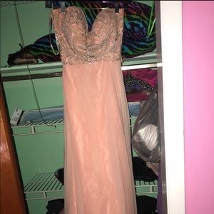 Perfect prom dress, Dress goes to the floor